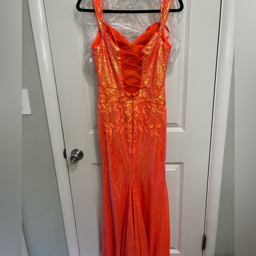 PROM DRESS - Picture 4 of 5